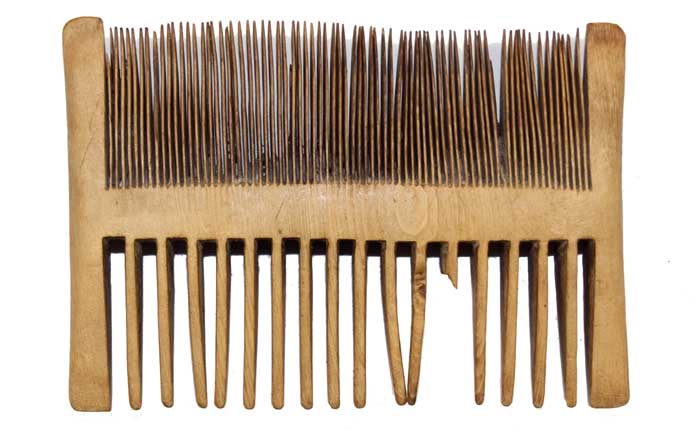 A wooden nit comb